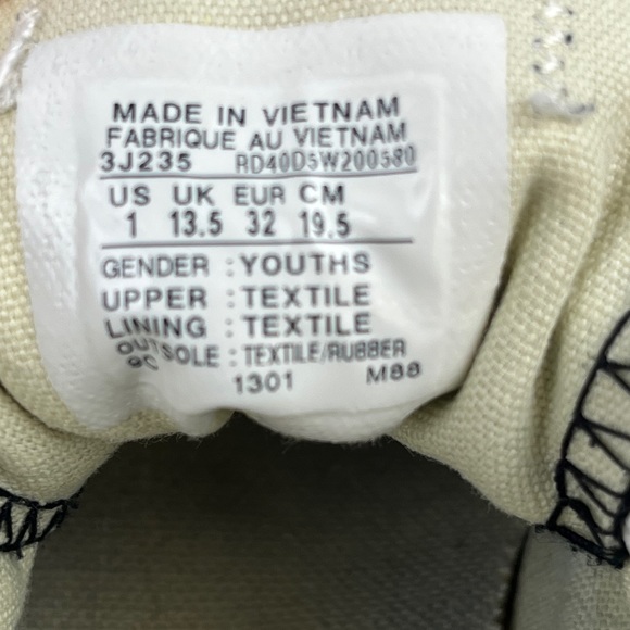 Converse Chuck Taylor all star black low top Kids shoes, size 1 - Picture 9 of 9